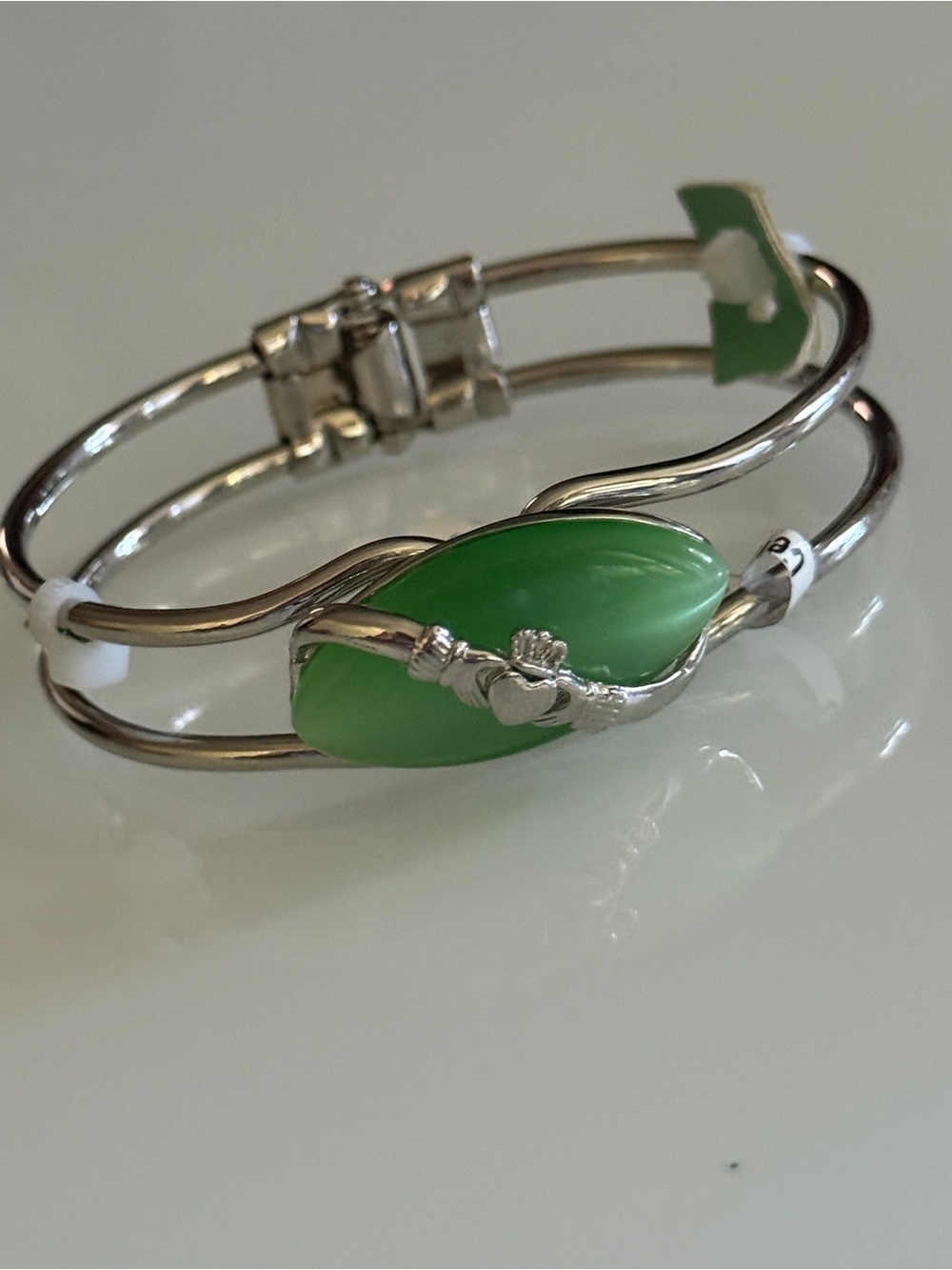 Solvar Rhodium Green Cat Eye Glass Claddagh Hinged Split Bangle Cuff Bracelet